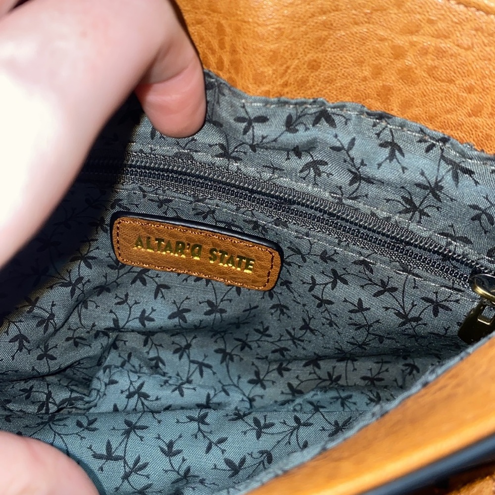 🐛Stylish Tan Women's Purse with lots of pockets! - Picture 7 of 14